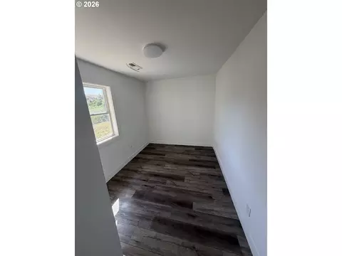 Bedroom - 303 NE Anvidon St, Pendleton, OR 97801 photo 3 of 3