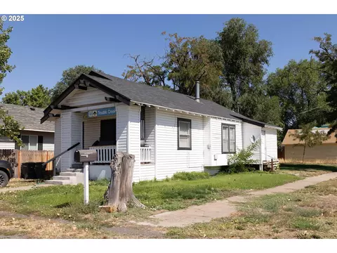 1527 Madison Ave, La Grande, OR 97850