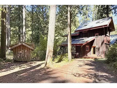 64135 E Relton Ln, Rhododendron, OR 97049