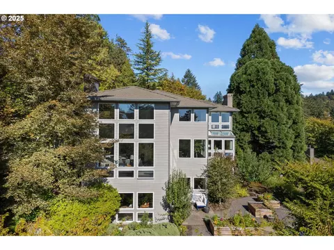 2642 SW Bucharest Ct, Portland, OR 97225