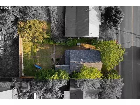 724 N Main St, Brownsville, OR 97327
