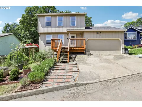 284 N 17th St, Saint Helens, OR 97051