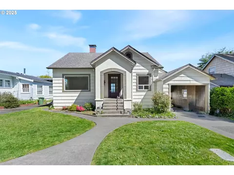 680 S 12th Ct, Coos Bay, OR 97420