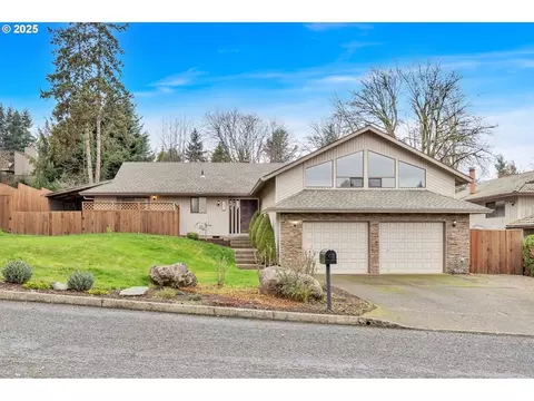 16981 Stanhelma Dr, Gladstone, OR 97027