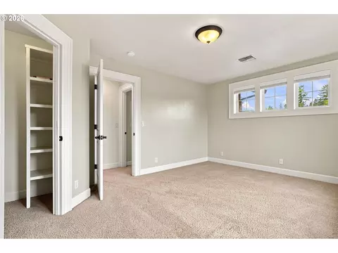 Bedroom - 6107 Forest Ridge Dr, Springfield, OR 97478 photo 6 of 9