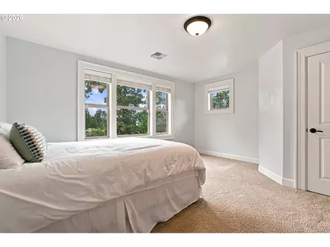 Bedroom - 6107 Forest Ridge Dr, Springfield, OR 97478 photo 4 of 9