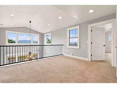 Entry Way - 6107 Forest Ridge Dr, Springfield, OR 97478 photo 1 of 2