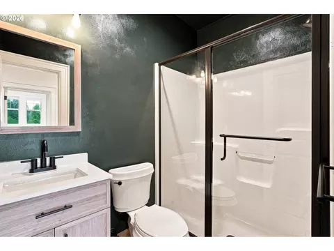 Bath - 6107 Forest Ridge Dr, Springfield, OR 97478 photo 1 of 6