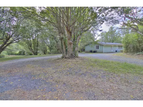 95110 N Bank Rogue River Rd, Gold Beach, OR 97444