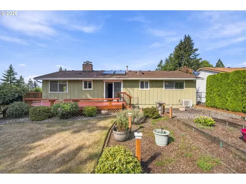 Exterior - 2310 NW 8th Ct, Gresham, OR 97030 photo 3 of 5