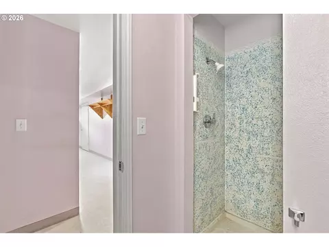 Bath - 2310 NW 8th Ct, Gresham, OR 97030 photo 3 of 4