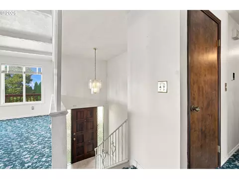 Entry Way - 2310 NW 8th Ct, Gresham, OR 97030 photo 2 of 4