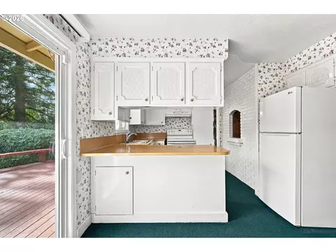 Kitchen - 2310 NW 8th Ct, Gresham, OR 97030 photo 6 of 7