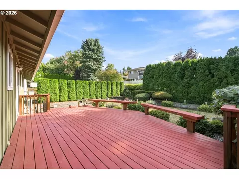 Exterior - 2310 NW 8th Ct, Gresham, OR 97030 photo 4 of 5