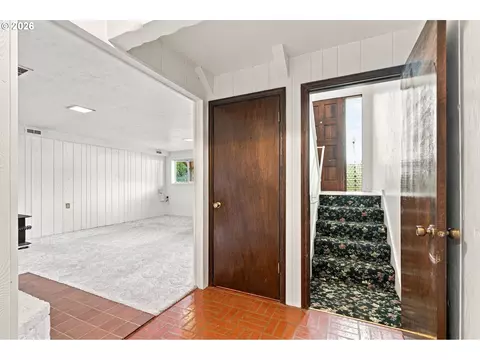 Entry Way - 2310 NW 8th Ct, Gresham, OR 97030 photo 4 of 4