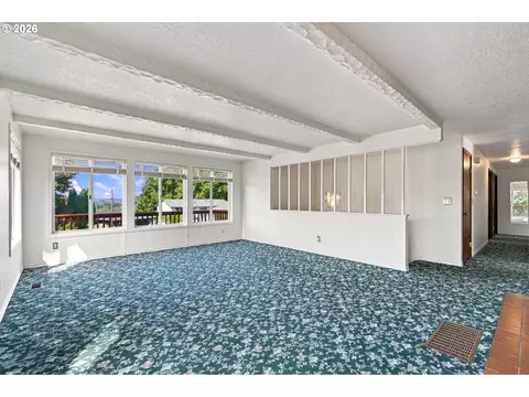 Living - 2310 NW 8th Ct, Gresham, OR 97030 photo 4 of 8