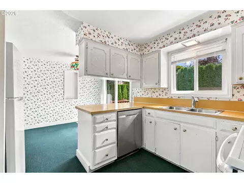 Kitchen - 2310 NW 8th Ct, Gresham, OR 97030 photo 1 of 7