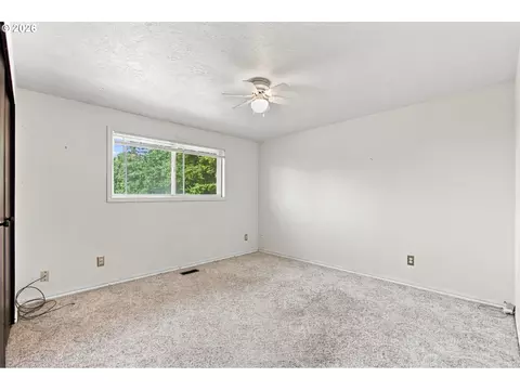 Bedroom - 2310 NW 8th Ct, Gresham, OR 97030 photo 5 of 7