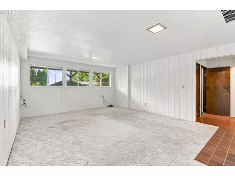 Living - 2310 NW 8th Ct, Gresham, OR 97030 photo 6 of 8