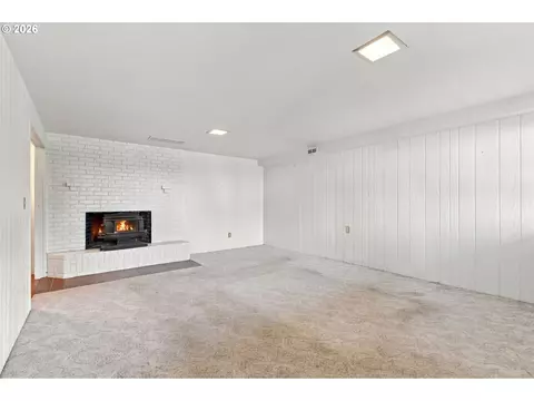 Living - 2310 NW 8th Ct, Gresham, OR 97030 photo 8 of 8