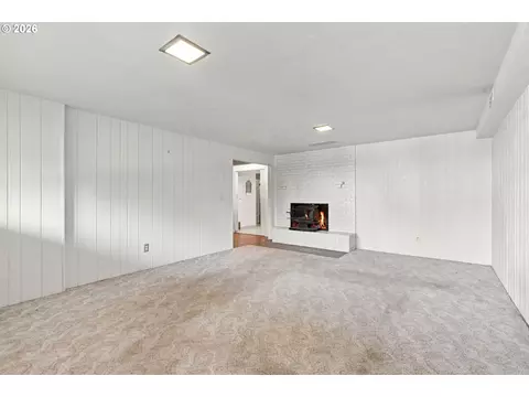 Living - 2310 NW 8th Ct, Gresham, OR 97030 photo 7 of 8