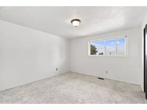 Bedroom - 2310 NW 8th Ct, Gresham, OR 97030 photo 7 of 7