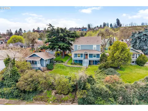 318320 E 12th St, The Dalles, OR 97058