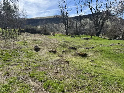 Wamic Market Rd, Tygh Valley, OR 97063