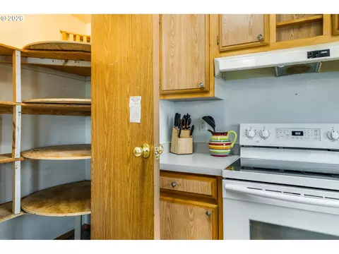3700 Babcock Ln, Eugene, OR 97401 photo 12