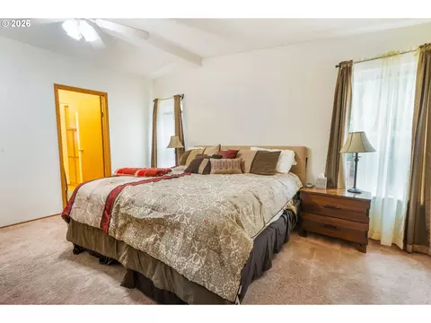 3700 Babcock Ln, Eugene, OR 97401 photo 16