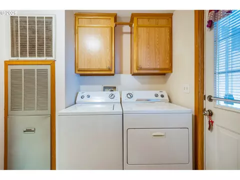 3700 Babcock Ln, Eugene, OR 97401 photo 19