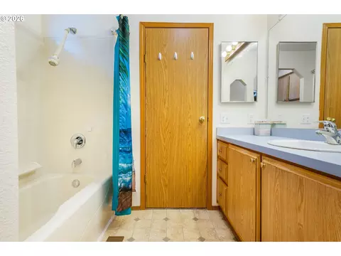 3700 Babcock Ln, Eugene, OR 97401 photo 18