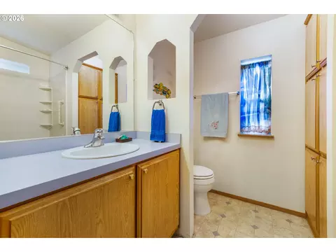 3700 Babcock Ln, Eugene, OR 97401 photo 17