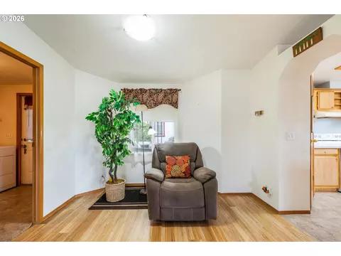 3700 Babcock Ln, Eugene, OR 97401 photo 6