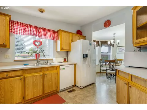 3700 Babcock Ln, Eugene, OR 97401 photo 9