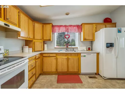 3700 Babcock Ln, Eugene, OR 97401 photo 11