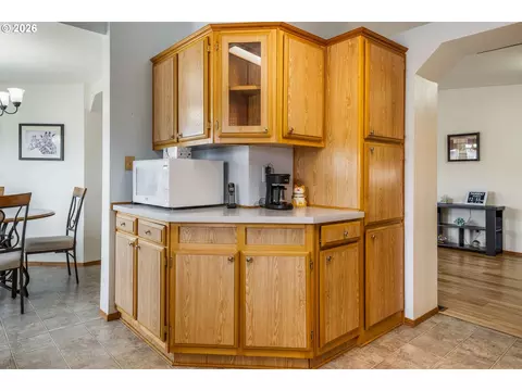 3700 Babcock Ln, Eugene, OR 97401 photo 8