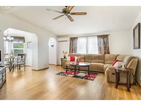 3700 Babcock Ln, Eugene, OR 97401 photo 5