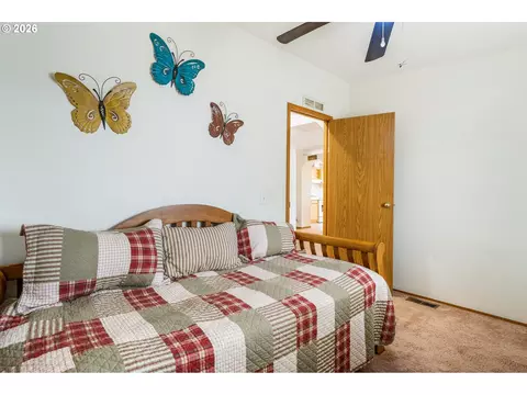 3700 Babcock Ln, Eugene, OR 97401 photo 14