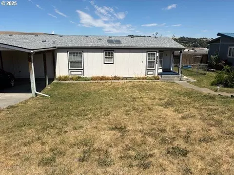 3055 SW River View Dr, Pendleton, OR 97801
