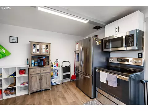 Kitchen - 220 21st St, Springfield, OR 97477 photo 2 of 3