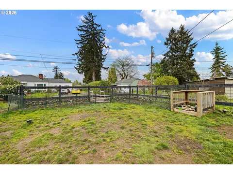 Exterior - 220 21st St, Springfield, OR 97477 photo 3 of 5
