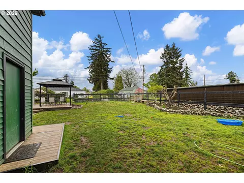 Exterior - 220 21st St, Springfield, OR 97477 photo 1 of 5