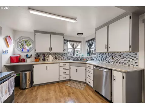 Kitchen - 220 21st St, Springfield, OR 97477 photo 3 of 3
