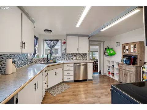 Kitchen - 220 21st St, Springfield, OR 97477 photo 1 of 3