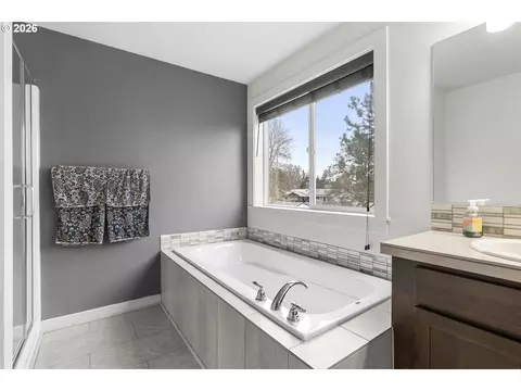 Bath - 102 N 35th Pl, Cornelius, OR 97113 photo 3 of 4