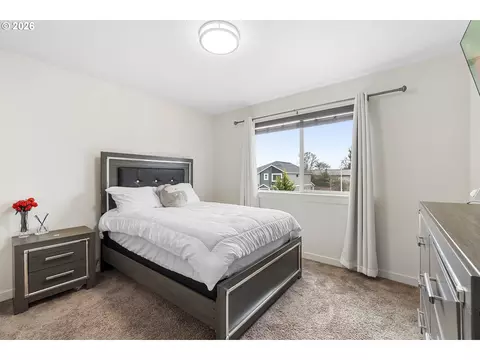 Bedroom - 102 N 35th Pl, Cornelius, OR 97113 photo 5 of 8