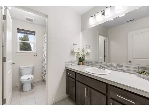 Bath - 102 N 35th Pl, Cornelius, OR 97113 photo 4 of 4