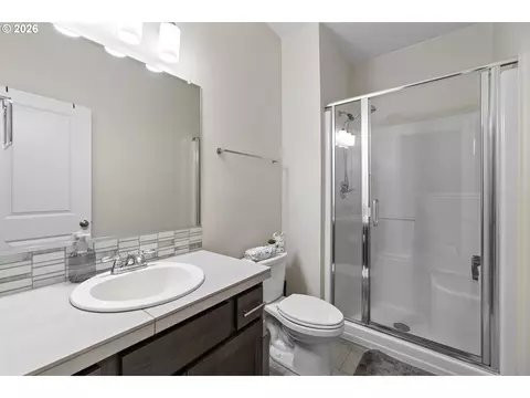 Bath - 102 N 35th Pl, Cornelius, OR 97113 photo 1 of 4