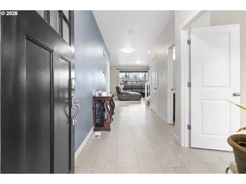 Entry Way - 102 N 35th Pl, Cornelius, OR 97113 photo 1 of 6
